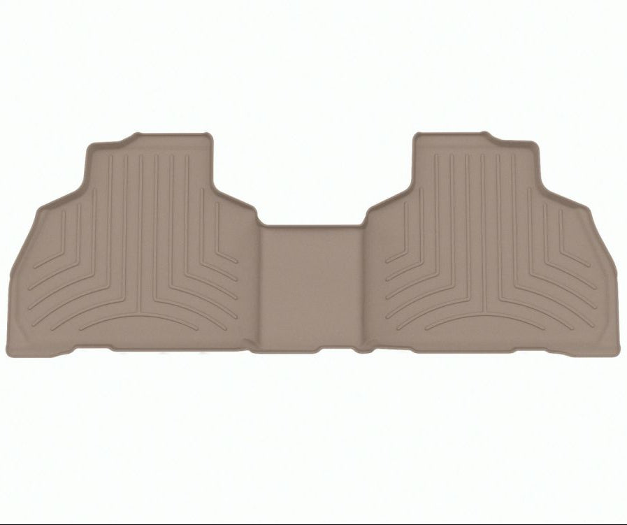 Maßgefertigte, hellbraune Fußmatten für den Rücksitz des BMW X7 in der 7-Sitzer-Konfiguration von WeatherTech
