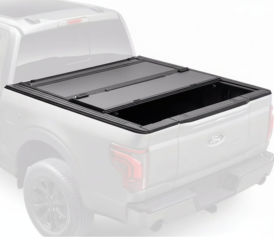 Eine schwarze BAKFlip MX4 (GEN3) Ford Ranger T6-Ladeflächenabdeckung, die auf der Ladefläche eines weißen Lastwagens angebracht ist, abgebildet vor einem sauberen weißen Hintergrund.