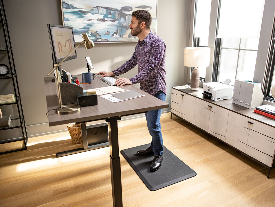 Comfort Mat (62cm x 93cm) black carbon fibre finish - WeatherTech CH