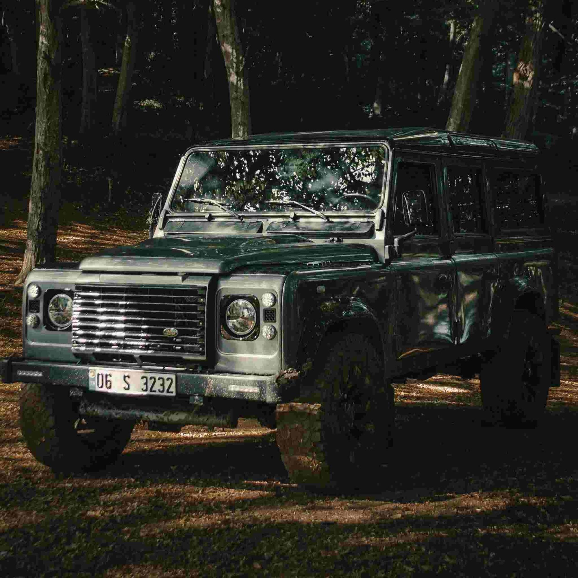 Land Rover Defender (1990-2016) Car Sunshade - WeatherTech CH