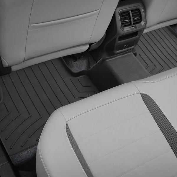 Tappetino su misura nero di alta qualità per la seconda fila della Volkswagen Taos, realizzato da WeatherTech