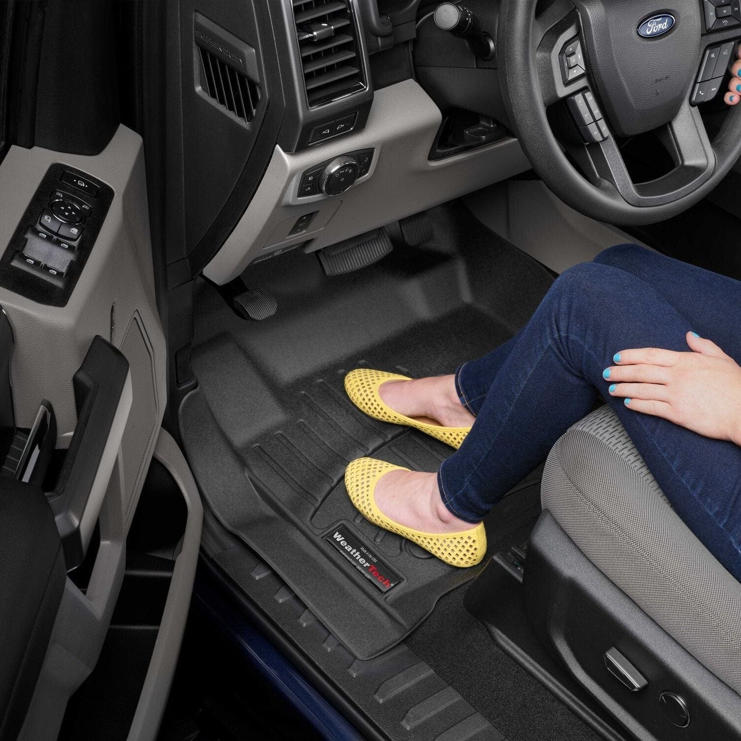 WeatherTech Tappetini Per Auto Per Tutte Le Stagioni – Adatti A BMW X5, X6, X7 E Alpina (1a Fila, Nero)